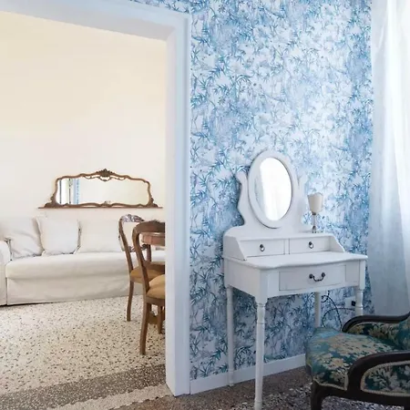Liberty House Venice Apartment